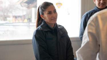 La oficial recibió un reconocimiento del intendente de El Bolsón. Foto: gentileza