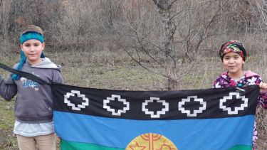 Aukan y Lihuenco, de la comunidad mapuche urbana Elel Quimun. Foto: Gentileza