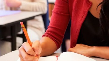 Las Becas Progresar se entregan a estudiantes y trabajadores que quieran avanzar en su educación.-