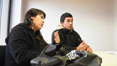 Roxana Escobar y Carlos Cortéz denunciaron que fueron desalojados por la policía sin orden judicial. foto: Alejandro Carnevale.