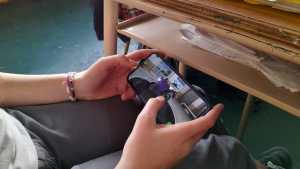 Desde Río Negro advierten: el celular es peligroso en la escuela, pero desechan prohibirlo