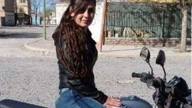 Una mujer solicita ayuda tras un choque en Cipolletti.