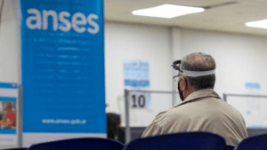 ¡Atención! Por qué los jubilados y pensionados de Anses podrían cobrar menos en agosto 2024