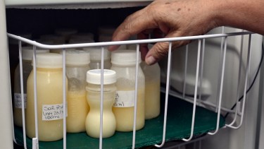 Un sanatorio de Bariloche se suma al banco que guarda leche materna