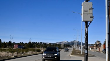 En Bariloche hay radares autorizados por nación en varias avenidas urbanas. Deberán tener ahora permiso provincial. Archivo