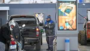 Precios de nafta y gasoil en el Alto Valle: ¿conviene moverse entre Neuquén y Roca para llenar el tanque?