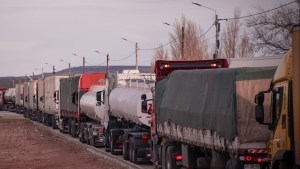 Restringen el tránsito de camiones por el inicio de vacaciones de invierno: qué pasa en Neuquén y Río Negro