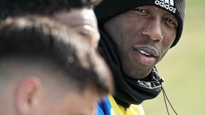 Advíncula trabajó a la par del plantel y crece el optimismo en Boca