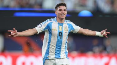 Julián Álvarez abrió el marcador para Argentina contra Canadá.