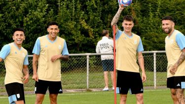 Almada, Equi Fernández, Zenón y Otamendi, listos para el debut. (AFA)