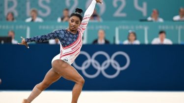 Simone Biles llegó a su quinta medalla de oro olímpica.
