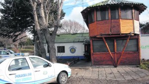 Otra comisaría en crisis en Río Negro: un interno de Bariloche con discapacidad orinaba en una botella