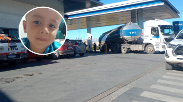 La nota con las supuestas coordenadas de la ubicación de Loan fue encontrada en una estación de servicio de Roca. Foto Juan Thomes.
