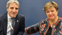 Imagen de ¿Acuerdo inminente?: Caputo se bajó de Davos para reunirse con la misión del FMI en Argentina