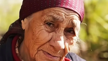 Catalina, abuela de Loan, dijo que las llamadas las eliminó Laudelina. 