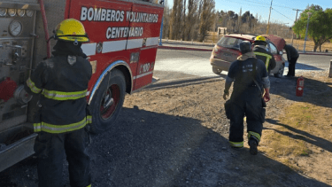 Bomberos terminaron de apagar el fuego. Foto: Centenariodigital.com