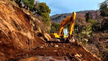 Reparan el camino Quila Quina, en el acceso a San Martín de los Andes: piden circular con precaución. 