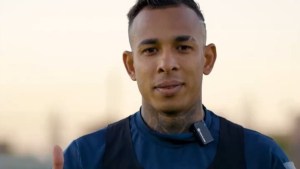 «Bienvenido Caudillo»: la polémica presentación de Sebastián Villa en Independiente Rivadavia