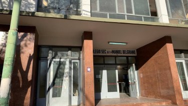 Colegio Belgrano:  menos de un año tardaron para levantar el edificio que hoy completa la esquina de calles Miguel Muñoz y Roca. Foto: Gentileza.