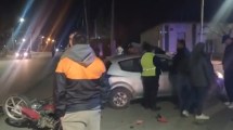 Imagen de Un joven motociclista grave tras chocar sin casco con un auto en Huergo: lo derivaron a Regina