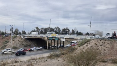 Un accidente en la zona del Cañadón de las cabras ocasionó un caos de tránsito. Foto: Gentileza.