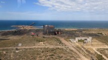 Imagen de Weretilneck autorizó provisoriamente el inicio de las obras de Vaca Muerta Sur y negocia con las petroleras