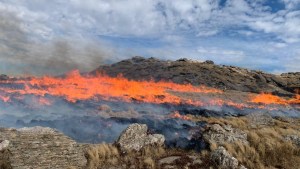 El incendio en Córdoba sigue creciendo y las llamas arrasaron 3.500 hectáreas