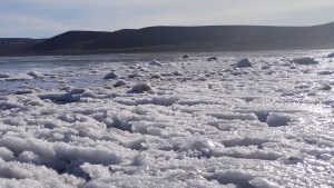Se congeló una laguna en Neuquén y las fotos son impresionantes