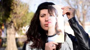 Abril es la hija de Ivana y quien sostiene la causa ante la Comisión Interamericana de Derechos Humanos. Foto Matías Subat.