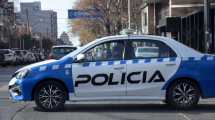 Imagen de Un joven fue baleado desde un auto cuando estaba con sus amigos, en Centenario: buscan a los atacantes