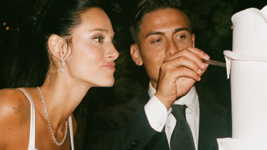 Los tortolitos se casaron este fin de semana y continúan mostrando momentos íntimos de su boda en sus redes sociales.