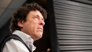 Denuncias por acoso sexual contra Pedro Brieger: la agencia Nodal desvinculó al periodista, que era su director