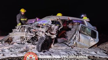 Dos personas fueron trasladadas al hospital de San Martín de los Andes, luego del choque frontal en Ruta 40. Foto: Gentileza