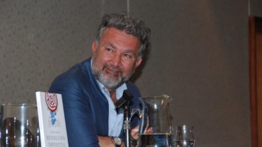 El empresario textil Teddy Karagozian fue apartado del Consejo de Asesores