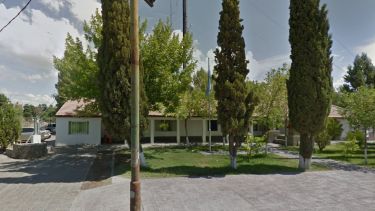 Estudiante denunció en la comisaría el robo de su computadoras y mochilas en Neuquén. Foto: Captura Street View