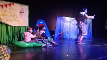 Teatro en vacaciones de invierno: «El desafío de la trucha dorada» se plantea en Neuquén