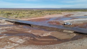 Rolando Figueroa prometió hacer los puentes en Carranza y Punta Colorada en la Ruta del Petróleo