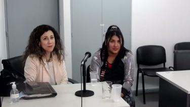 Verónica siguió la lectura del veredicto desde la Oficina Judicial de Zapala. Foto captura de Zoom.