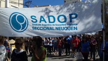 Denuncian que en una escuela privada de Neuquén no respetan la licencia por maternidad y sufren violencia