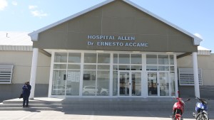 Murió un motociclista en Allen, tras chocar contra el acoplado de un camión estacionado