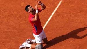 Djokovic jugó un tenis colosal, venció a Alcaraz y se colgó el oro en los Juegos Olímpicos