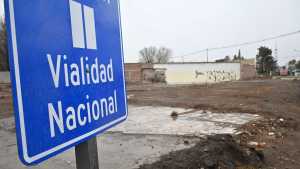 Estafas con cheques falsos: se hacen pasar por Vialidad Nacional ploteando vehículos con el logo institucional