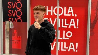 Sevilla presentó al Colo Barco con un video con menciones a Maradona y Bilardo