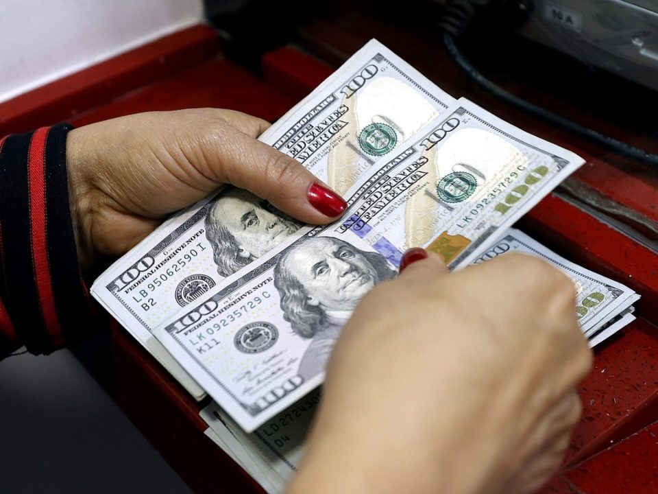 Precio del dólar este 8 de noviembre.
