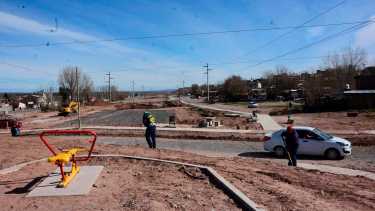 El parque lineal tiene 2 kilómetros entre Gran Neuquén norte y Z1, el sector en obra será inaugurado en septiembre (foto Cecilia Maletti)