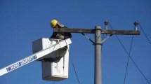 Imagen de Un poste de alta tensión en su terreno no le permitió construir en Sierra Grande y será indemnizada