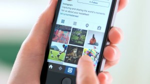 Qué es el «orbiting»: un nuevo fenómeno de las redes sociales que impacta en la salud mental