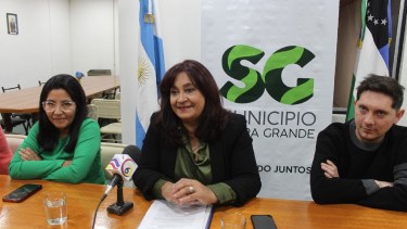 Fernández se emocionó frente a los medios serranos. Foto: gentileza.