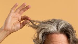 ¿Por qué aparecen las canas? No es solo una cuestión de edad