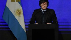 “No estamos dispuestos a devaluar para arruinar a los argentinos”, dijo Javier Milei ante los empresarios